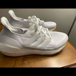 Adidas ultra boost 22 triple white NWOT no box